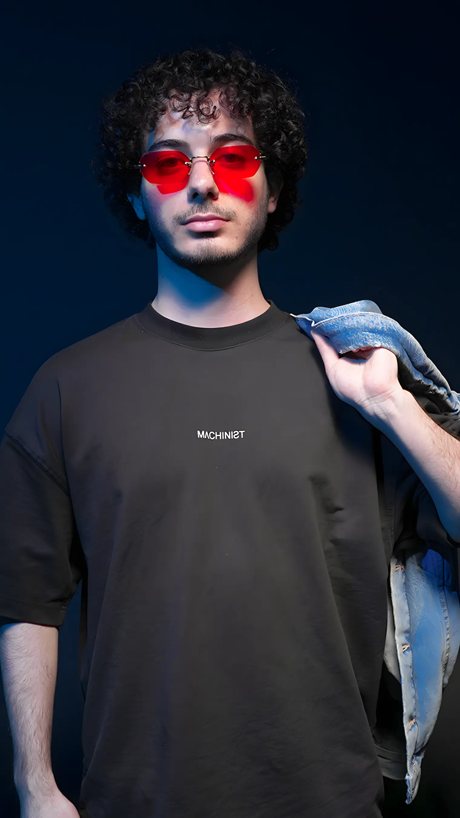 A model wearing CHICO sunglasses in Red