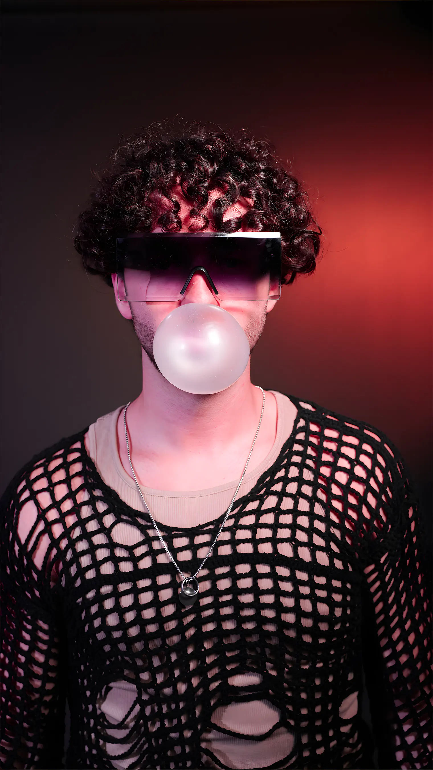 A model wearing LCD sunglasses in Black Purple