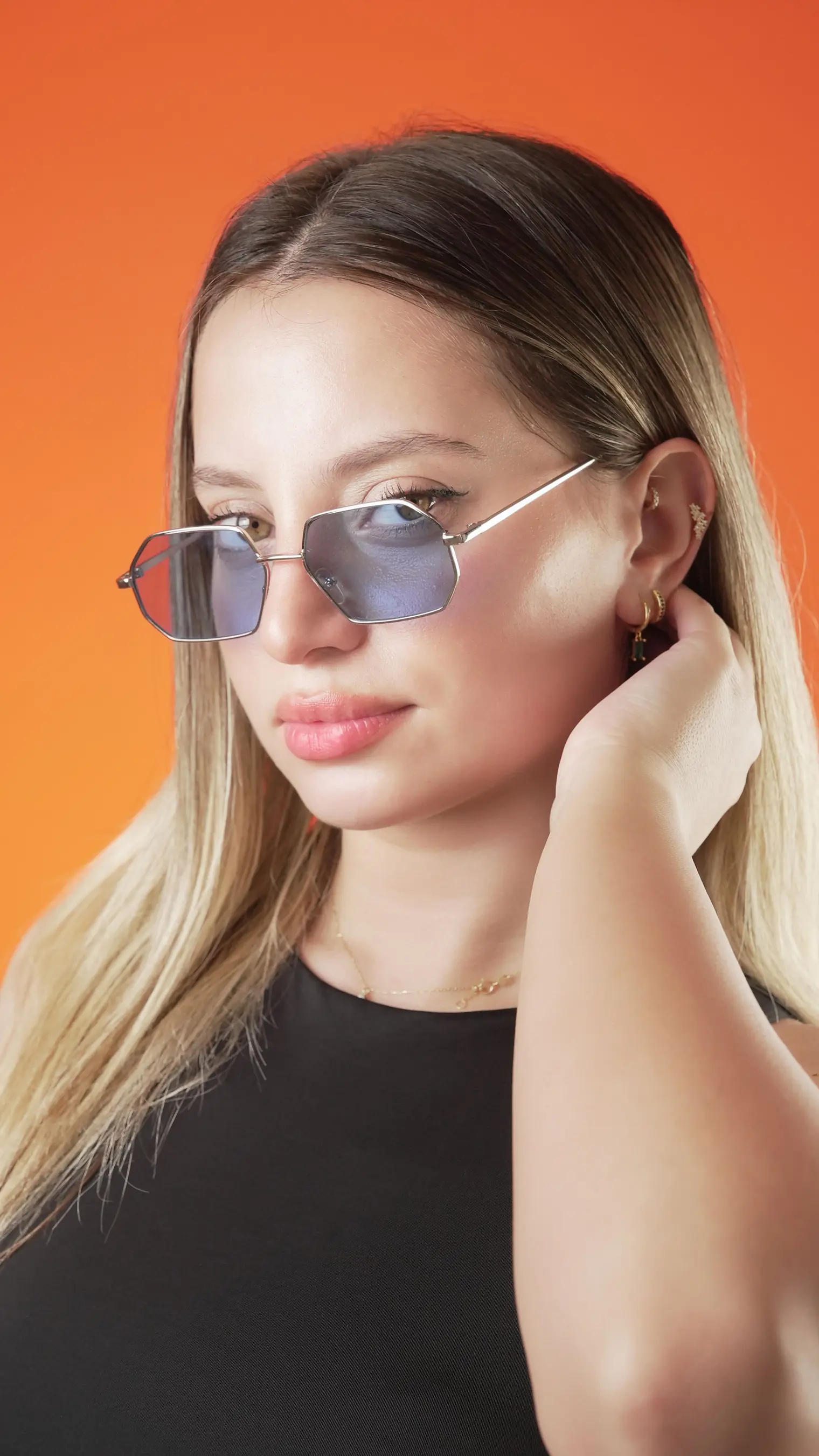 A model wearing MONTANA sunglasses in Blue