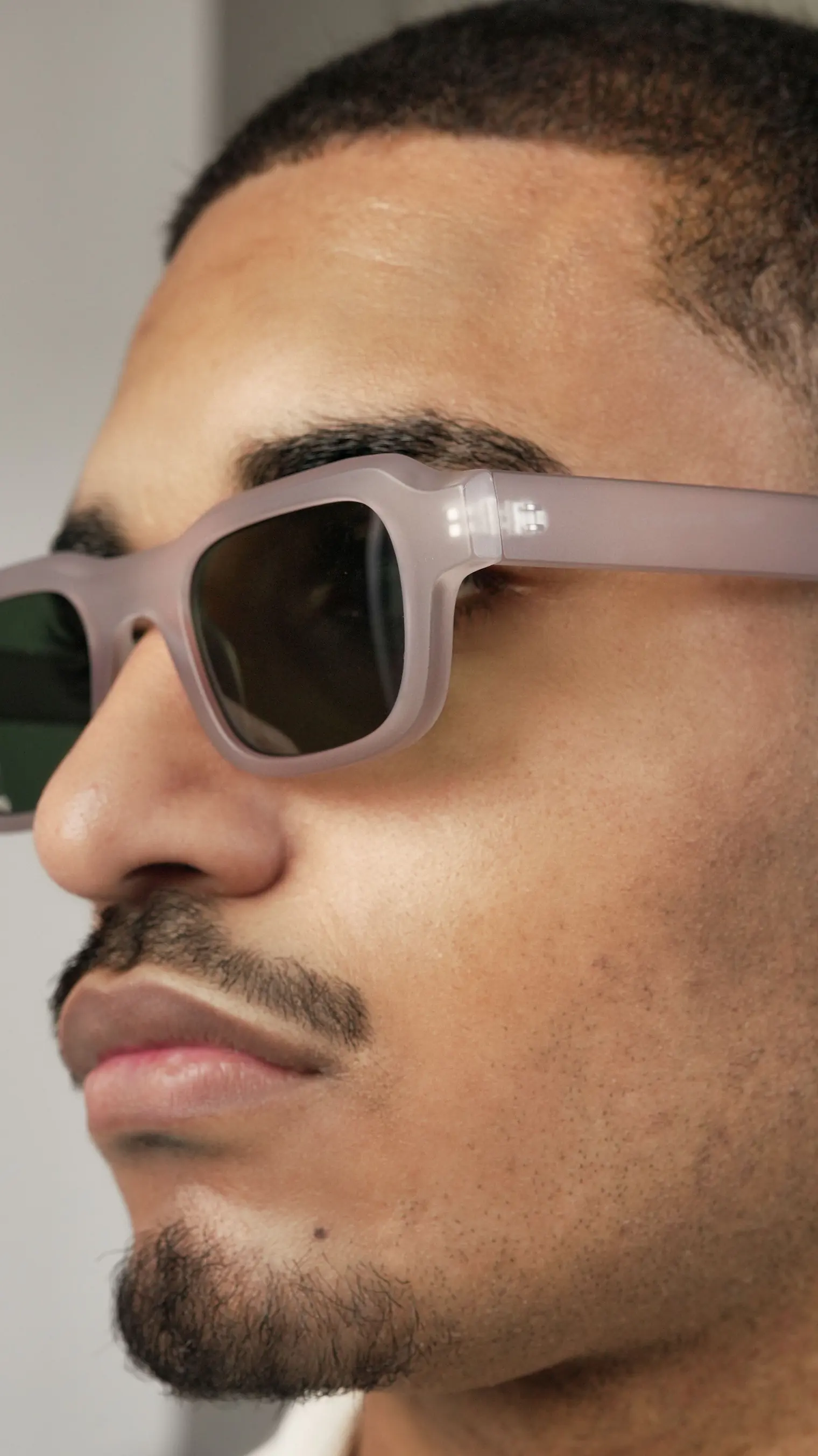 A model wearing NIMBUS sunglasses in Fog
