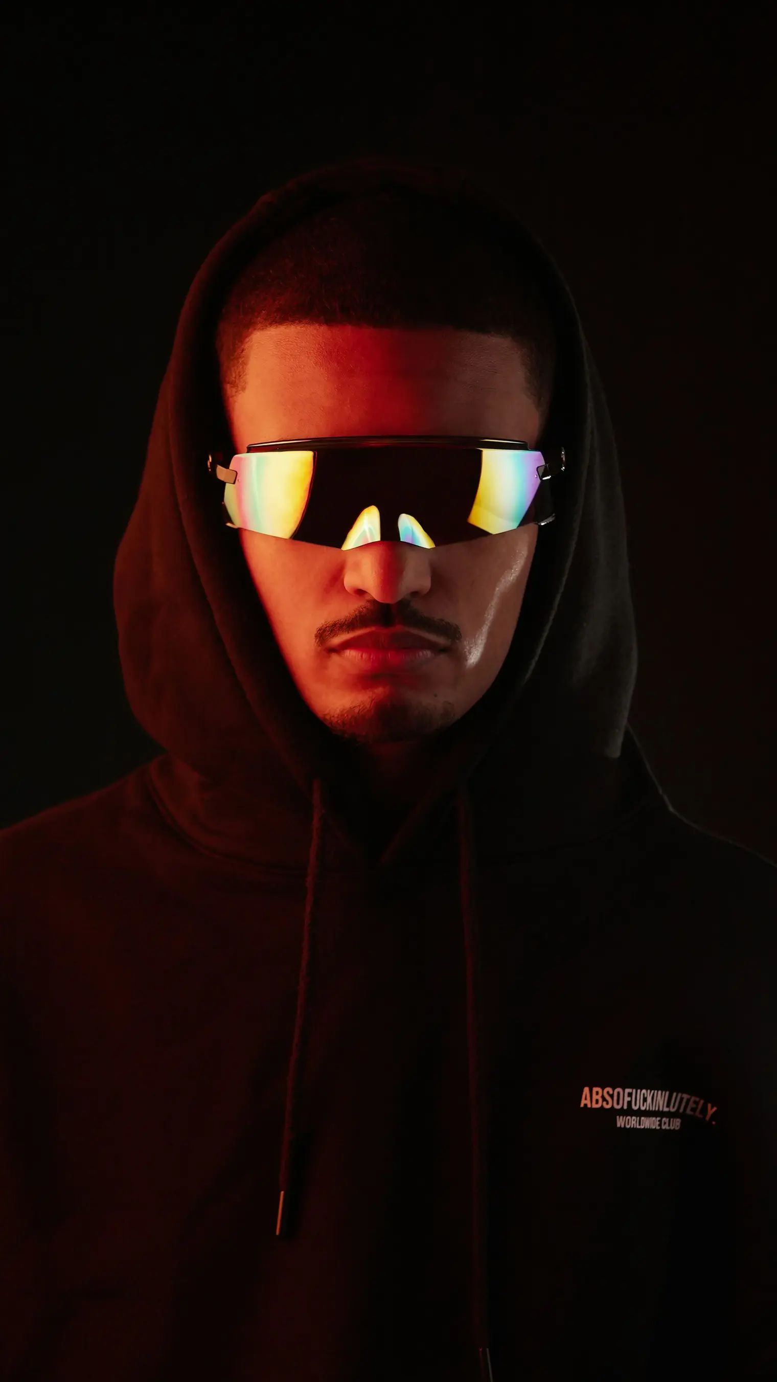 A model wearing NOVA sunglasses in Gold