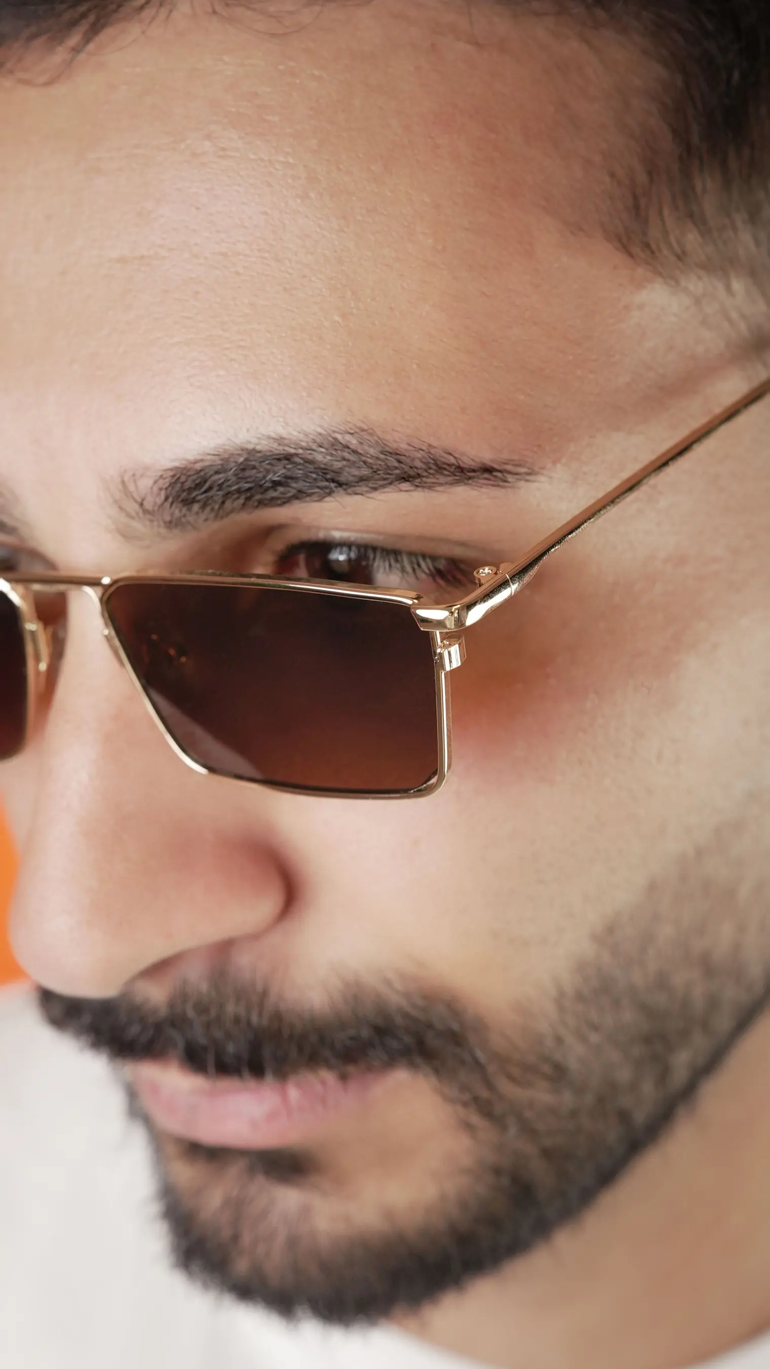 A model wearing PALM sunglasses in Gold Brown