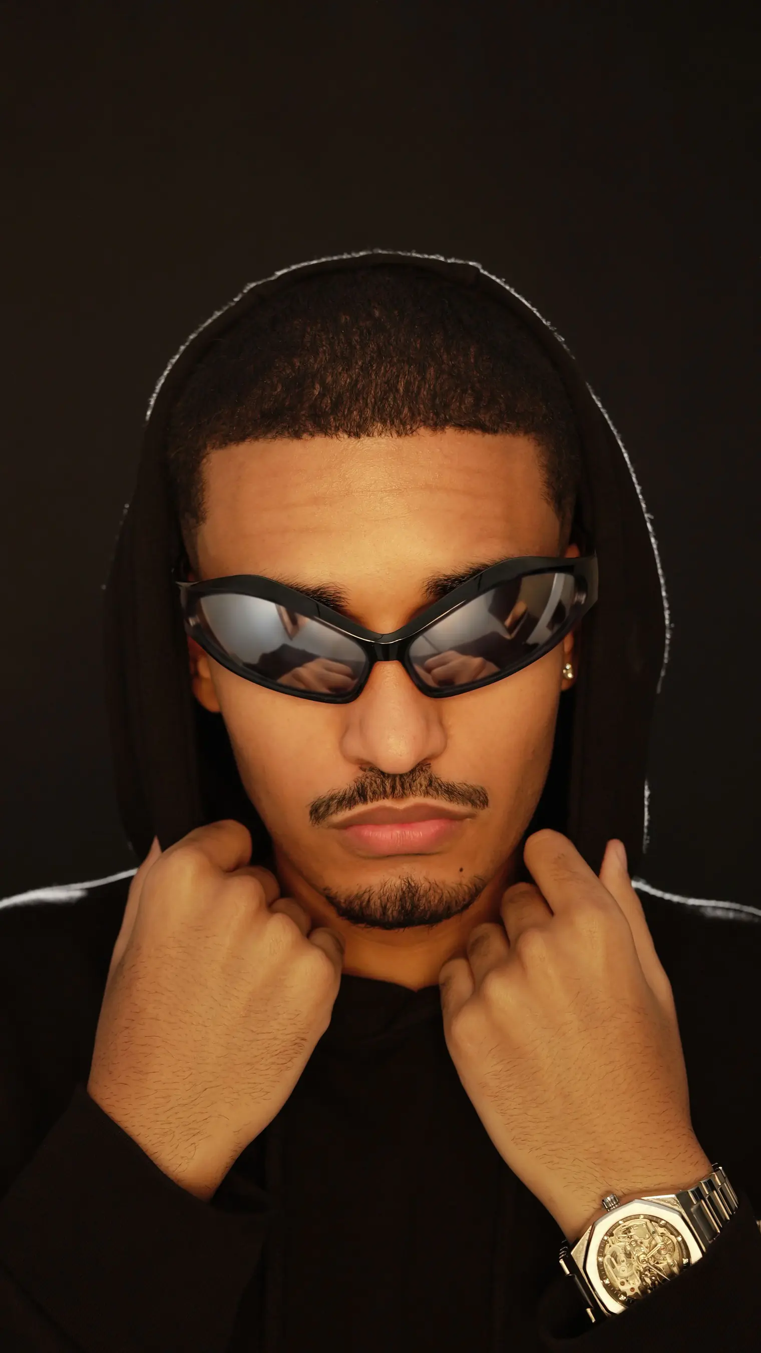 A model wearing SPEED sunglasses in Black