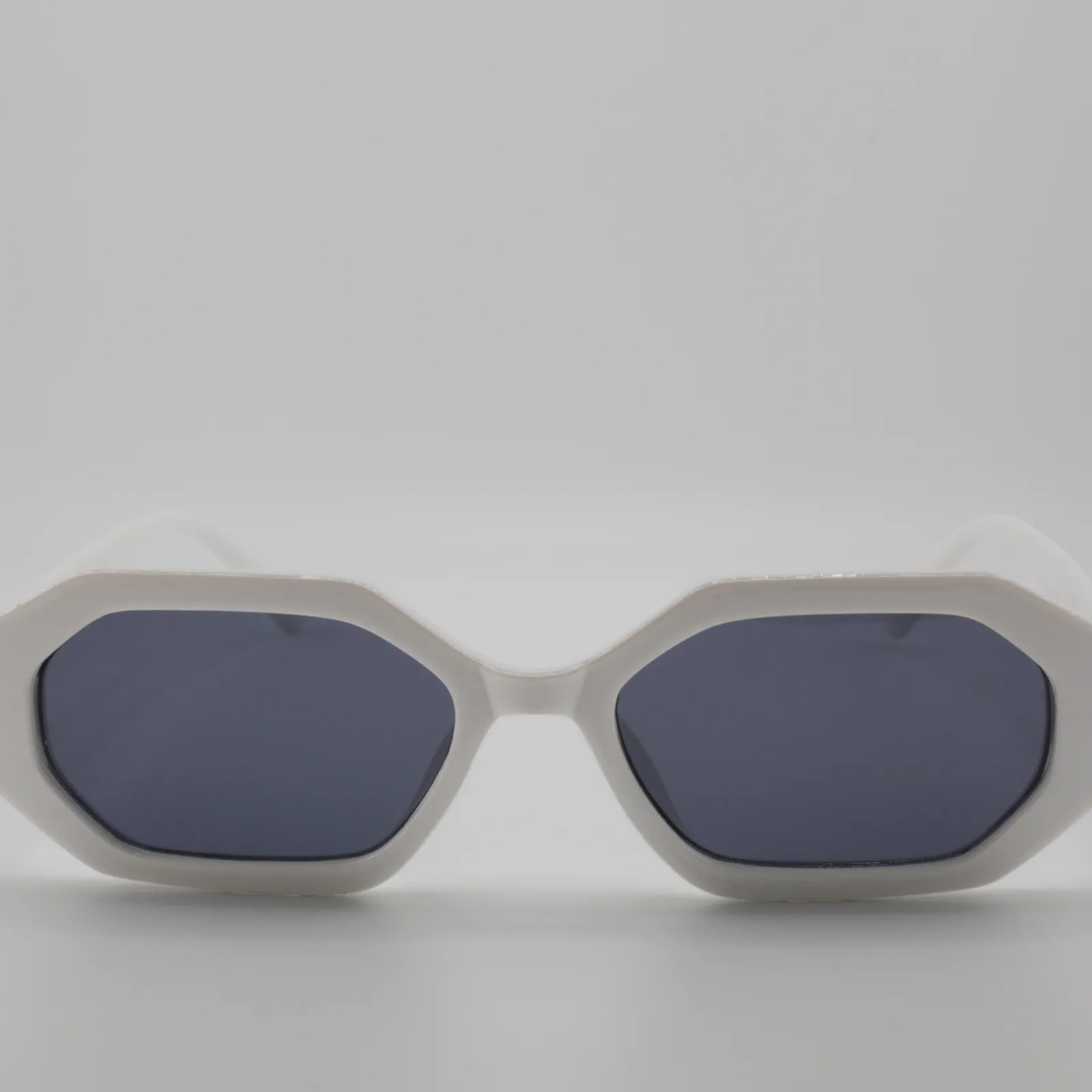 AURA — White