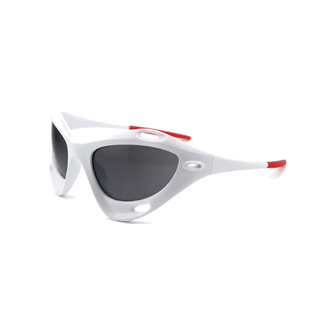 The White frame worn by the model, shown at an angle