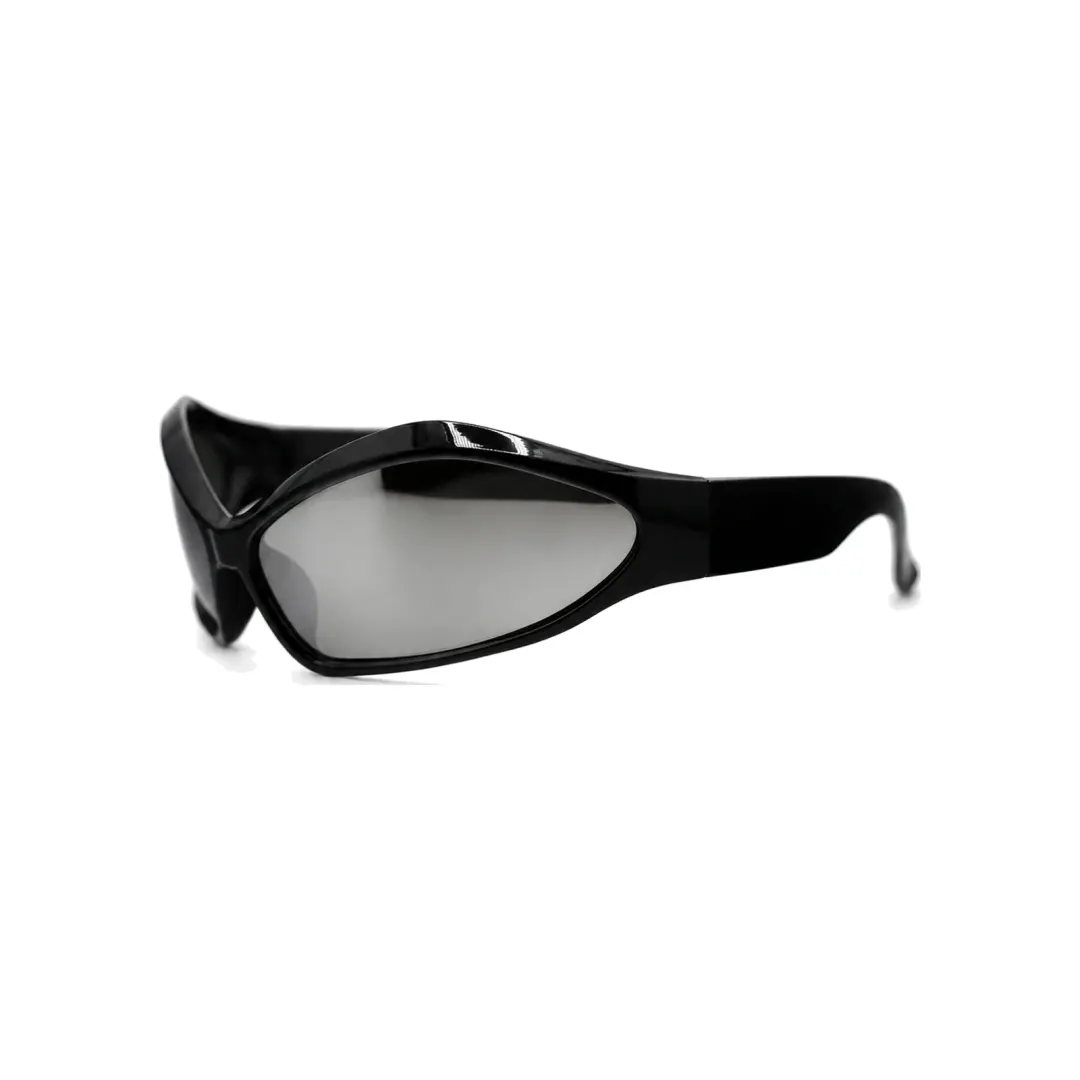 The Black frame worn by the model, shown at an angle